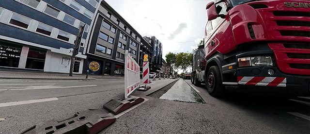 360°-VR-Panorama mit LKW und neuem Teerstreifen auf der Viktoriastraße