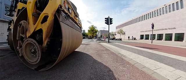 360°-VR-Panorama mit Teerwalze auf der Baustelle Viktoriastraße