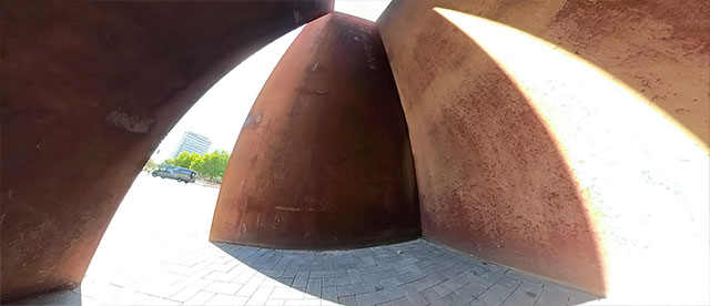 360°-Panorama der Skulptur "Terminal" von Richard Serra