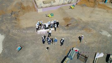 Foto mit Drohne: Richtfest auf einer Baustelle, mit professioneller Drohne festgehalten als Foto- und 4K-Videodokumentation.
