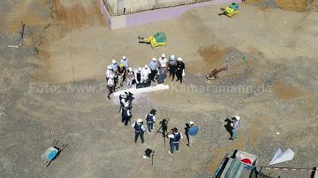 Foto mit Drohne: Richtfest auf einer Baustelle, mit professioneller Drohne festgehalten als Foto- und 4K-Videodokumentation.