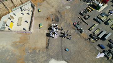 Foto mit Drohne: Richtfest auf einer Baustelle, mit professioneller Drohne festgehalten als Foto- und 4K-Videodokumentation.