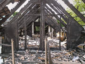 Foto mit Drohne: Luftaufnahmen Brandinspektion Drohne Brandschaden
