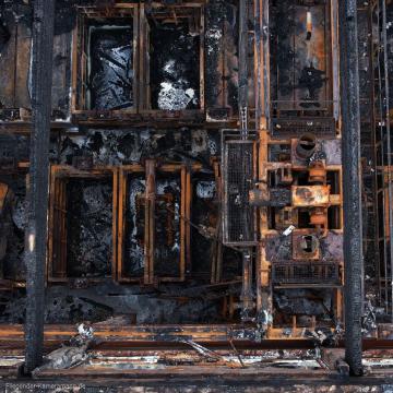 Foto mit Drohne: Dokumentation eines Brandschadens mit der Drohne in einer Industriehalle