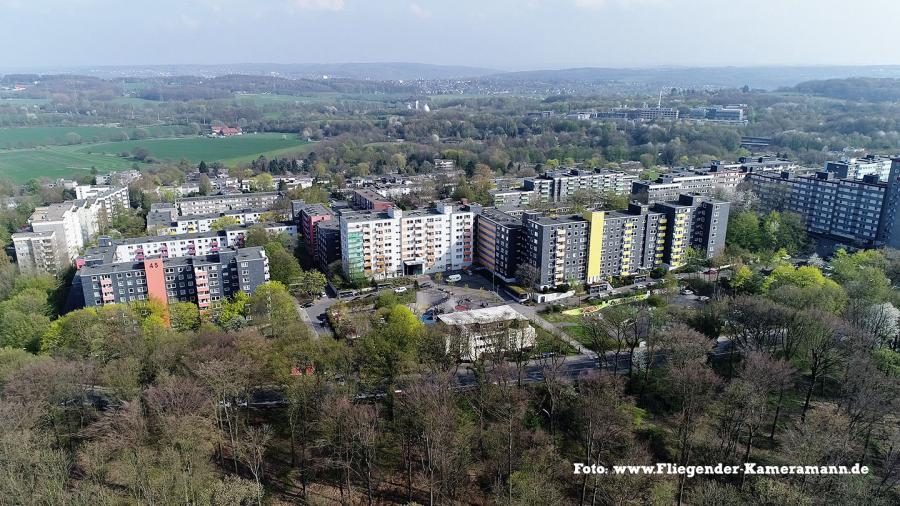 Luftaufnahmen mit Kamera-Drohne aus der Bochumer Hustadt