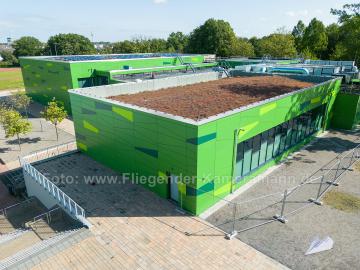 Luftaufnahmen mit Drohne vom modernisierten Schulzentrum Wiemelhausen in Bochum