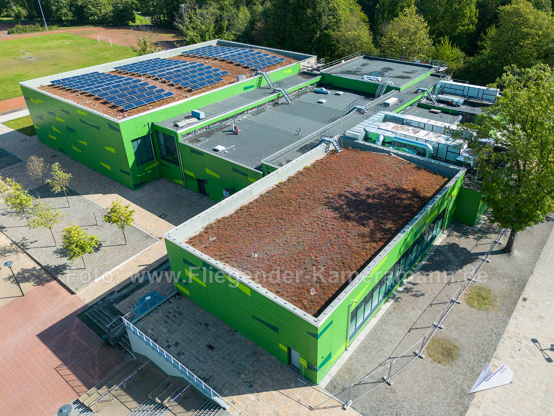 Luftaufnahmen mit Drohne vom modernisierten Schulzentrum Wiemelhausen