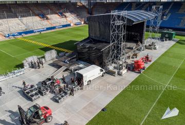 Luftaufnahmen mit Drohne vom Bühnenaufbau im Ruhrstadion vom VfL Bochum 1848