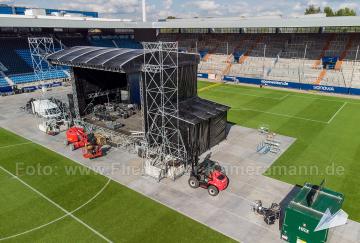 Luftaufnahmen mit Drohne vom Bühnenaufbau im Ruhrstadion vom VfL Bochum 1848