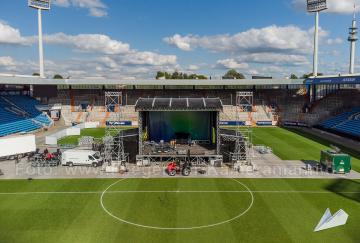 Luftaufnahmen mit Drohne vom Bühnenaufbau im Ruhrstadion vom VfL Bochum 1848