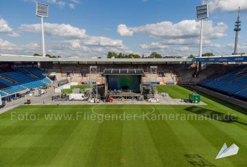 Luftaufnahmen mit Drohne vom Bühnenaufbau im Ruhrstadion vom VfL Bochum 1848