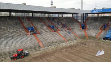 Luftaufnahmen mit Drohne im Ruhrstadion Bochum nach Rasenentfernung