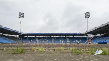 Luftaufnahmen mit Drohne im Ruhrstadion Bochum nach Rasenentfernung