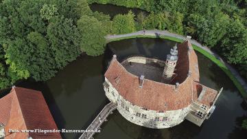 Foto mit Drohne: Luftaufnahmen der Burg Vischering im Kreis Coesfeld mit unserer Kameradrohne