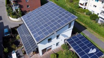 Foto mit Drohne: Luftbilder mit Drohne eines Einfamilienhauses in Dortmund mit maximaler PV-Bestückung