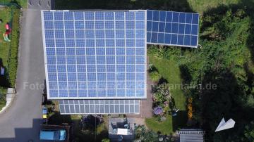 Foto mit Drohne: Luftbilder mit Drohne eines Einfamilienhauses in Dortmund mit maximaler PV-Bestückung