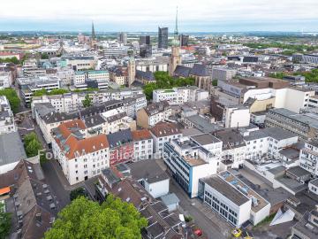 Foto mit Drohne: Panorama-Luftaufnahme der Dortmunder City mit Reinoldikirche und Skyline