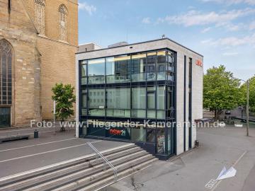 Foto mit Drohne: Drohnenaufnahme des DSW21 Gebäudes an der Reinoldikirche in Dortmund
