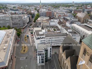 Foto mit Drohne: Luftbild der Reinoldikirche und Dortmunder Innenstadt aus der Drohnenperspektive