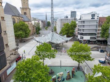 Foto mit Drohne: Luftbild der Reinoldikirche und Kampstraße in Dortmund aus Drohnenperspektive