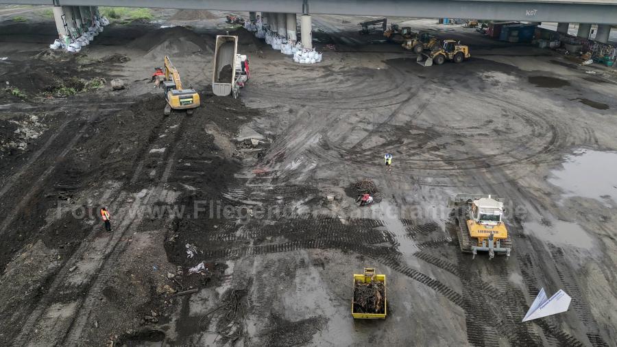 Luftaufnahmen mit Drohne von der Baustelle am Dortmunder Hafen