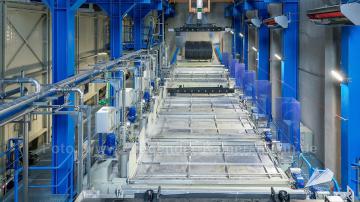 Foto mit Drohne: Drohnenflug in Industrieanlage in Düsseldorf – Professionelle Indoor-Luftaufnahmen