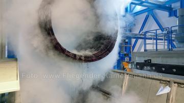 Foto mit Drohne: Drohnenflug in Industrieanlage in Düsseldorf – Professionelle Indoor-Luftaufnahmen