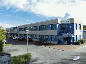 Foto mit Drohne: Luftbild eines Firmengebäudes mittels Drohne