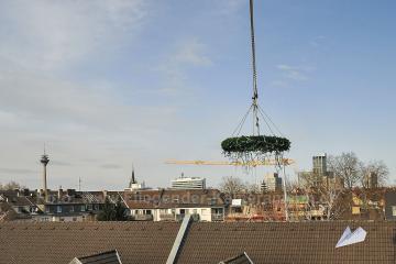 Foto mit Drohne: Luftaufnahme in Düsseldorf mit Drohne bei Richtfest