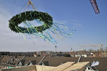 Foto mit Drohne: Luftaufnahme in Düsseldorf mit Drohne bei Richtfest