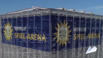 Foto mit Drohne: Luftaufnahme der Fassade der Merkur-Spiel-Arena