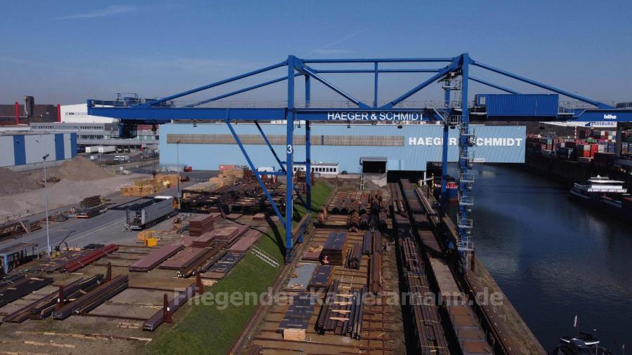 Kameradrohne im Duisburger Hafen für hochauflösende Luftbilder und Luftaufnahmen (Fotos und Videos)