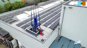 Luftaufnahmen mit Drohne in Duisburg für Videoproduktion von Schwerlasttransport