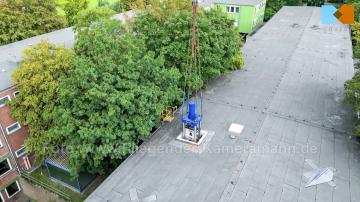 Luftaufnahmen mit Drohne in Duisburg für Videoproduktion von Schwerlasttransport