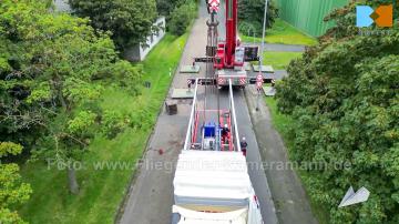 Luftaufnahmen mit Drohne in Duisburg für Videoproduktion von Schwerlasttransport