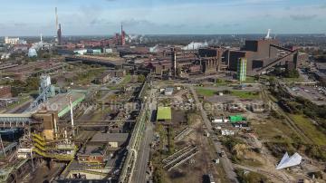 Foto mit Drohne: Luftaufnahmen mit Drohne für eine Filmproduktion über "klimaneutrale Stahlproduktion" von thyssenkrupp Steel in Duisburg