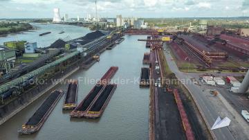 Foto mit Drohne: Luftaufnahmen mit Drohne für eine Filmproduktion über "klimaneutrale Stahlproduktion" von thyssenkrupp Steel in Duisburg