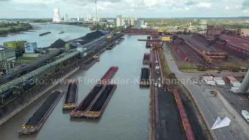 Foto mit Drohne: Luftaufnahmen mit Drohne für eine Filmproduktion über "klimaneutrale Stahlproduktion" von thyssenkrupp Steel in Duisburg
