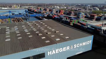 Foto mit Drohne: Kameradrohne im Duisburger Hafen für hochauflösende Luftbilder und Luftaufnahmen (Fotos und Videos)