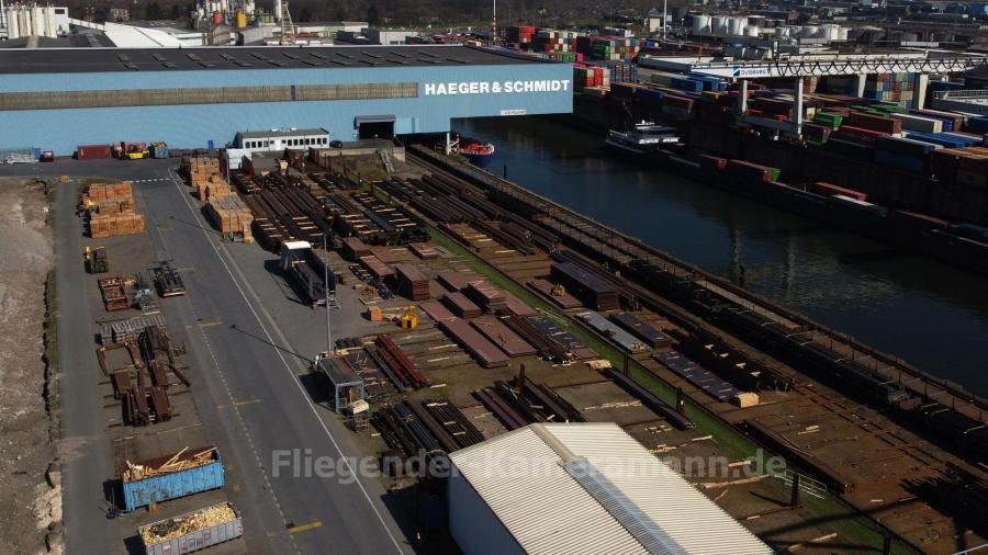 Kameradrohne im Duisburger Hafen für hochauflösende Luftbilder und Luftaufnahmen (Fotos und Videos)