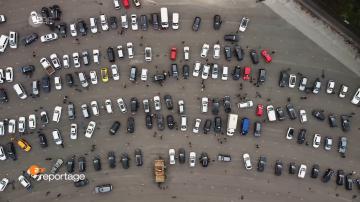 Luftaufnahmen mit Drohne für TV-Produktion über Automarkt in Essen
