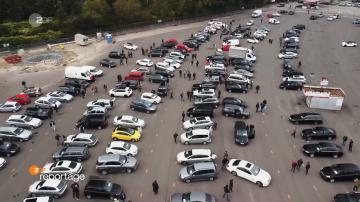 Luftaufnahmen mit Drohne für TV-Produktion über Automarkt in Essen