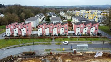 Foto mit Drohne: Luftaufnahmen mit Drohne der Baustelle am Kreisverkehr des Wohnquartiers "Dilldorfer Höhe" in Essen