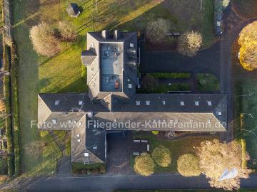 Foto mit Drohne: Drohnenaufnahme eines Gebäudekomplexes in Gelsenkirchen aus der Draufsicht