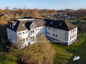 Foto mit Drohne: Drohnenaufnahme eines Wohnheims in Gelsenkirchen