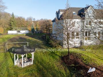 Foto mit Drohne: Luftaufnahme einer Parkanlage mit Gebäude in Gelsenkirchen