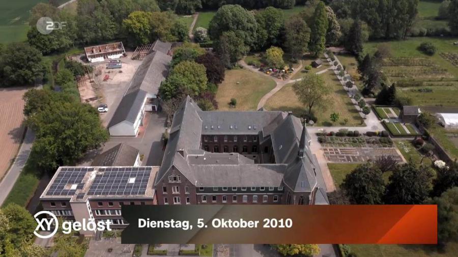 Luftaufnahmen für eine ZDF-Produktion mit Drohne von der Abtei Mariendonk in Grefrath