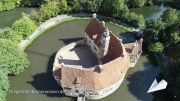 Foto mit Drohne: Luftaufnahmen der Burg Vischering in Lüdinghausen mit unserer Kameradrohne