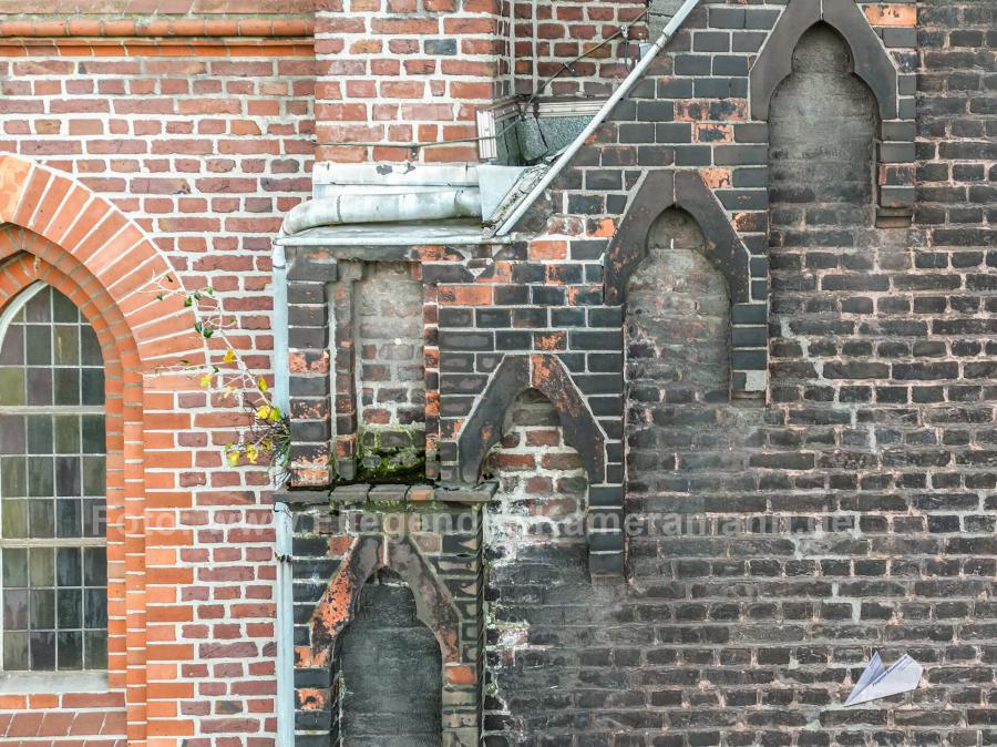 Zeitersparnis durch Drohnenaufnahmen bei Dachinspektion bei Kirchen