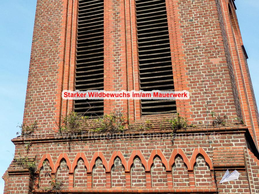 Luftaufnahme mit Drohne für effiziente Dachinspektion von Kirchen